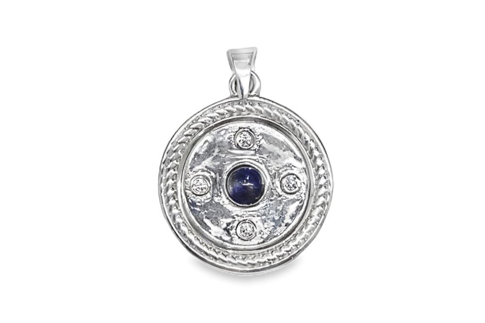 Sterling silver pendant with semi-precious stone