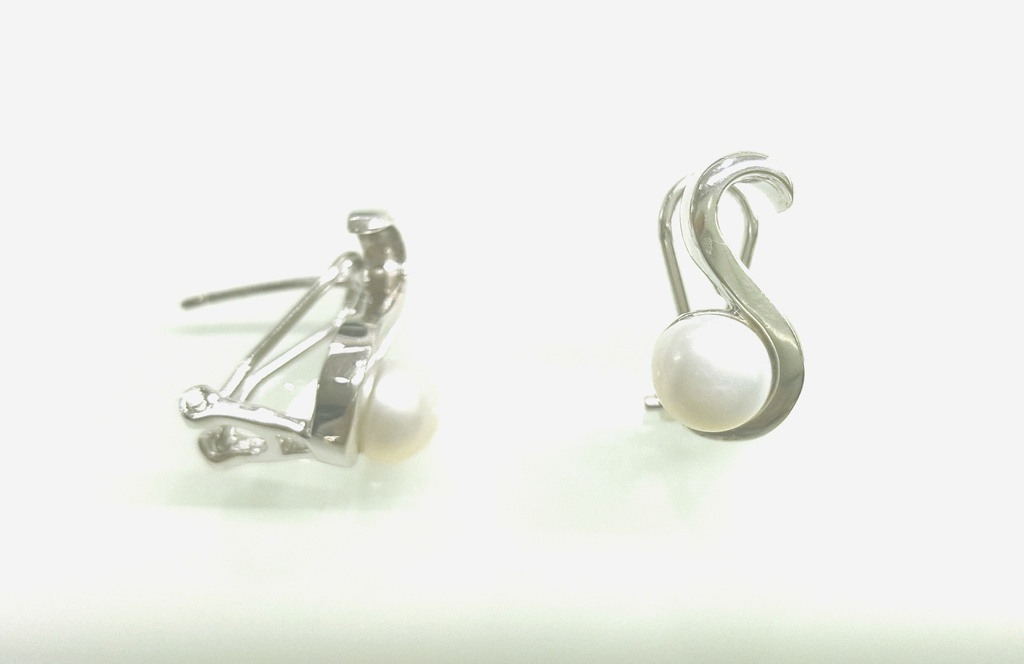 Silver omega clip earring  fresh water  pearl